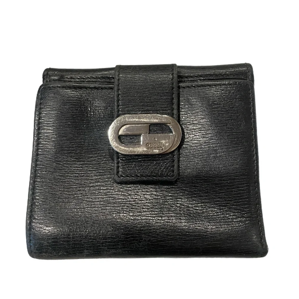 Gucci black leather (unisex) wallet. Snap in front for cards/cash back coin WLT